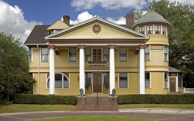 Wellborn Hotel Downtown