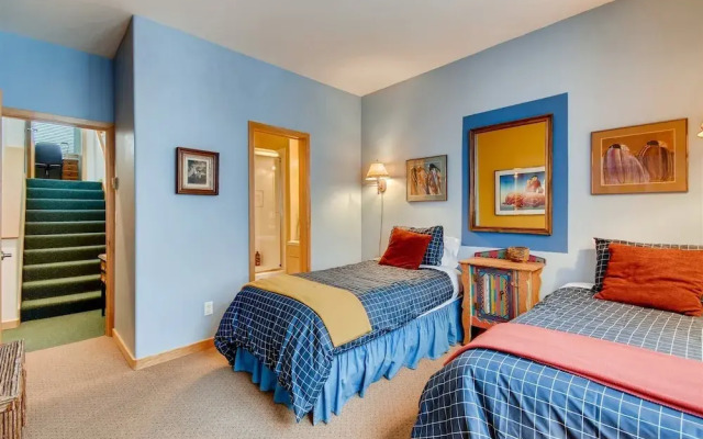 1-1220 Lionsridge Loop 3B
