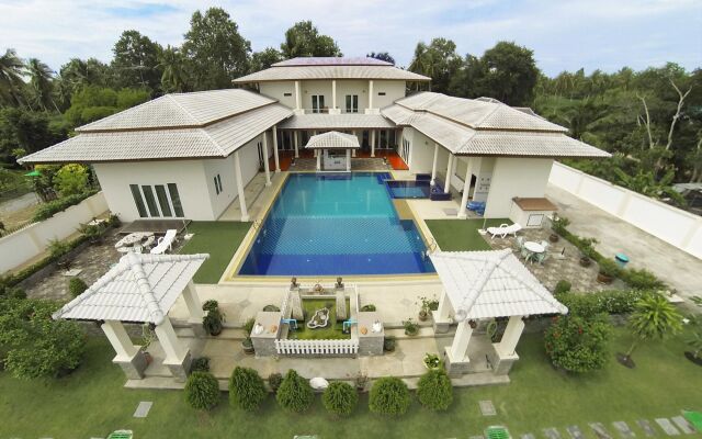 Отель Huay Yai Manor вид на фасад