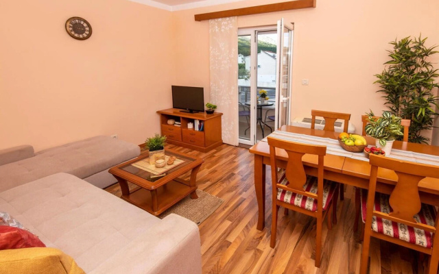 Amazing Apartment in Podstrana With 1 Bedrooms and Wifi