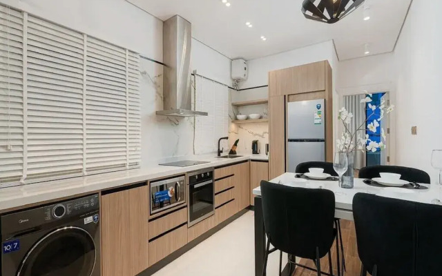 Trendy & Cozy 1 BR Apartment in Almughrizat