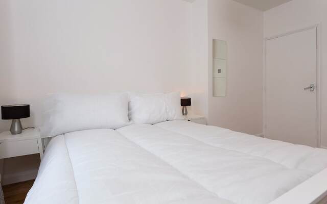 Отель 3 Bedroom Flat next to Victoria Park Sleeps 6 Великобритания, Лондон - отзывы, цены и фото номеров - забронировать отель 3 Bedroom Flat next to Victoria Park Sleeps 6 онлайн комната для гостей