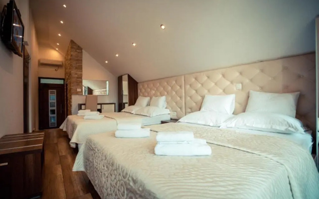 Golden Lakes Rooms