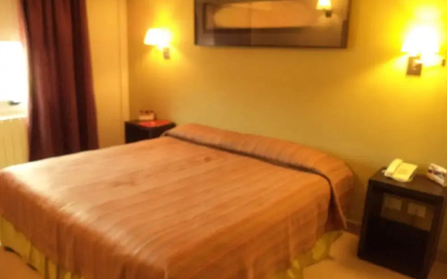 Hotel Mil 810