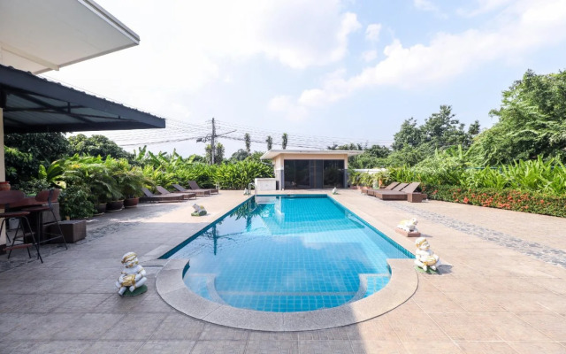 OYO 361 Relax Garden House
