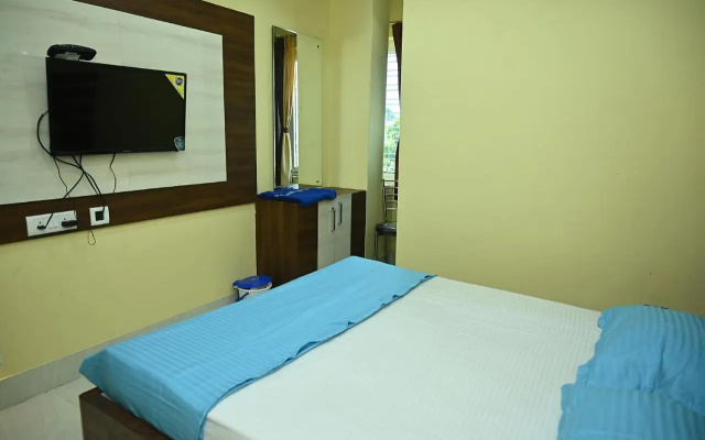Fabhotel Golden Bliss