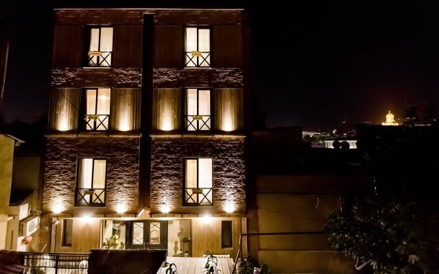 Old Side Hotel вид на фасад