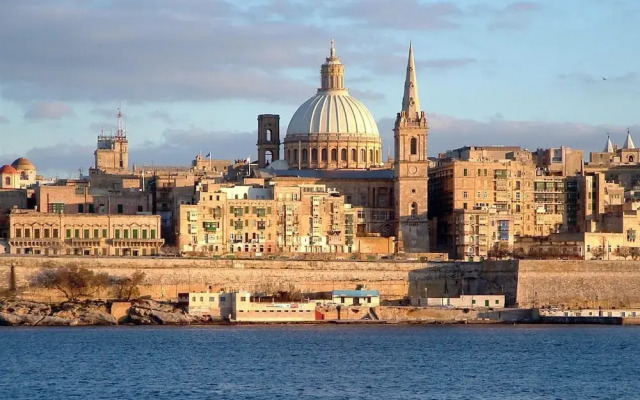 Отель Seaview Apartment In Fort Cambridge, Sliema Мальта, Слима - отзывы, цены и фото номеров - забронировать отель Seaview Apartment In Fort Cambridge, Sliema онлайн вид на фасад