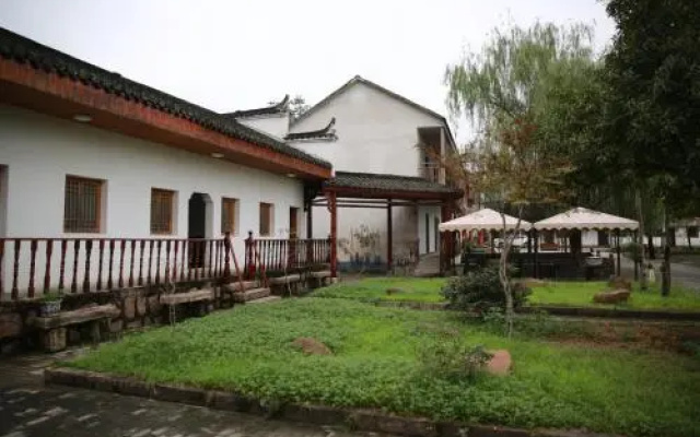 Longling Mountain Villa