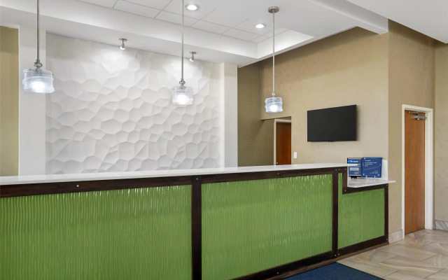 Best Western Inn & Suites - Monroe