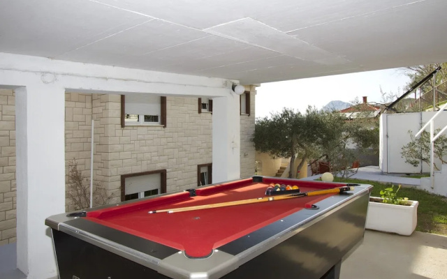 Luxury Apartment With Pool, Large Patio & sea View