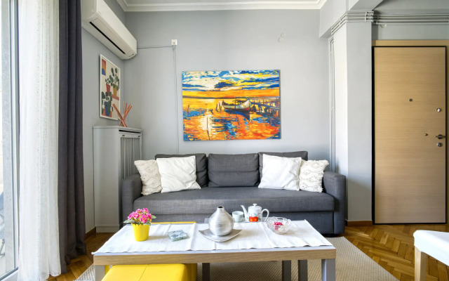 Snug apartment in Αθήνα with veranda