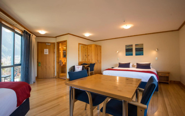 Coronation Lodge