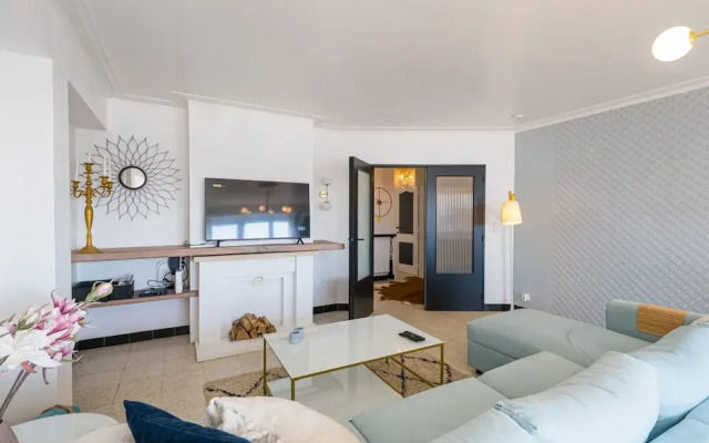 Apartment With 3 Bedrooms Near the sea