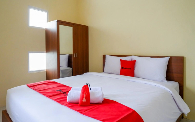Reddoorz Syariah near Solo Square Mall