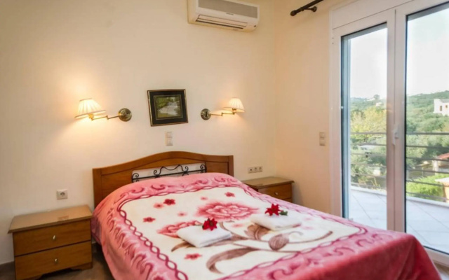 Seaview flat in an olive grove by the beach