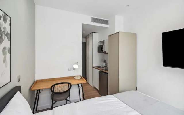 Limehome Piraeus Olive