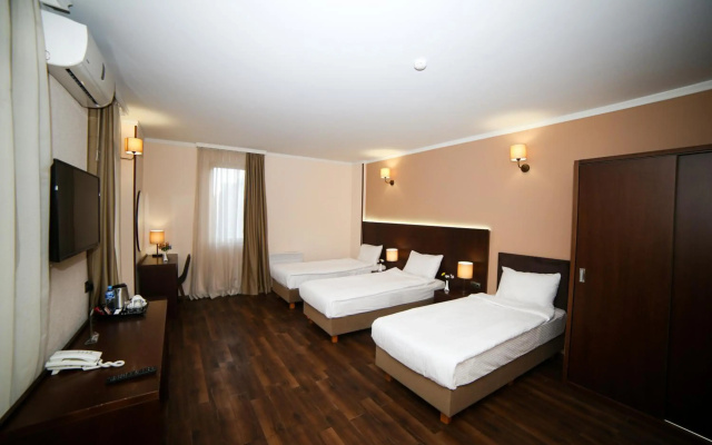 Отель Corner Inn