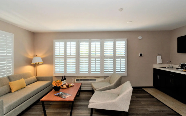 Hotel Indigo Napa Valley by IHG
