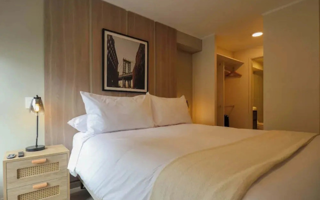 w Beautiful 2BR w Balcony in Miraflores
