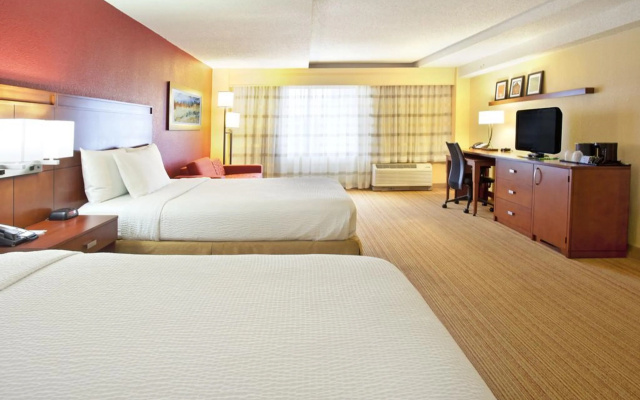Courtyard By Marriott Vanderbilt-West End