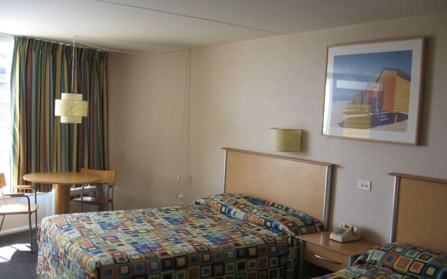 Jolly Roger Motel