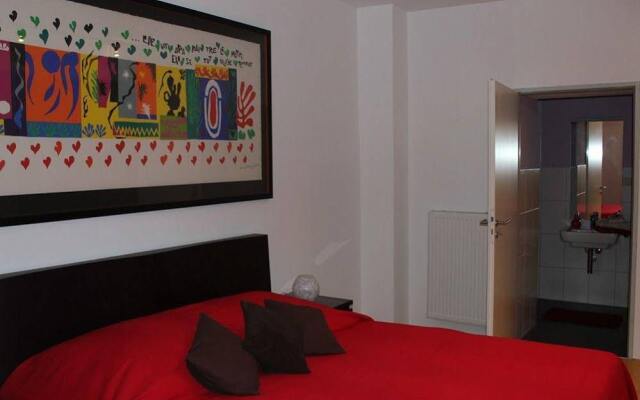 Отель Fürstenwall Apartment Германия, Дюссельдорф - отзывы, цены и фото номеров - забронировать отель Fürstenwall Apartment онлайн комната для гостей