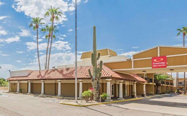 Econo Lodge Inn & Suites 0