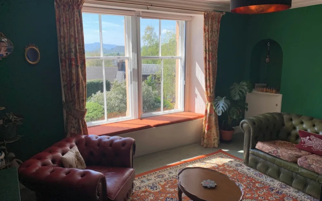 Squirrel Away Apartment Crieff