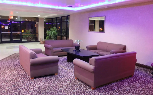 Fortuna Inn and Suites