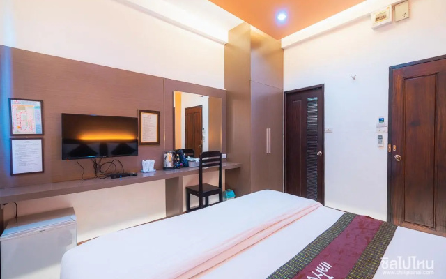 The Laekhong River Resort
