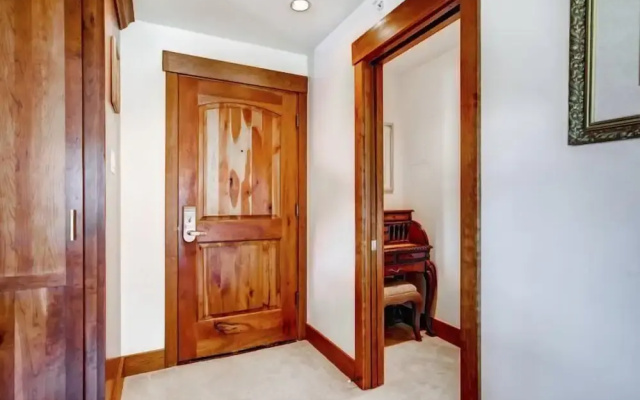 Ski in, Ski out 1 Bedroom Vacation Rental in the Heart of Lionshead Village with Heated Slope Side Pool and Hot Tub