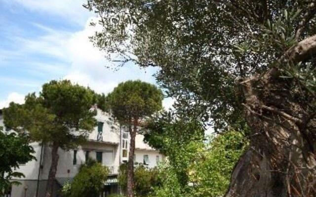Отель Albergo Ristorante La Pineta Италия, Монтекассино - отзывы, цены и фото номеров - забронировать отель Albergo Ristorante La Pineta онлайн вид на фасад