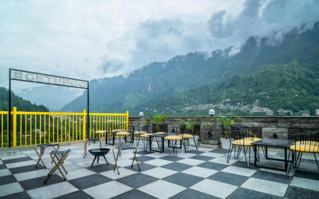 The Hosteller Old Manali Manu Temple
