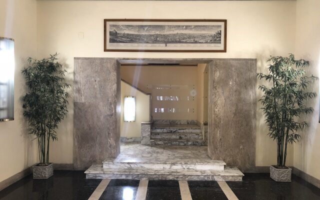 Отель CF Rome Rooms вид на фасад