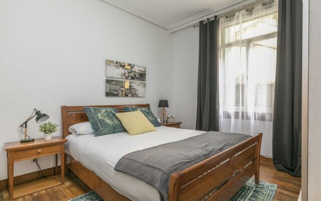 Отель Zubieta by Forever Rentals. 4 Bedroom Apartment. Wifi. Groups. 80m. Beach Испания, Сан-Себастьян - отзывы, цены и фото номеров - забронировать отель Zubieta by Forever Rentals. 4 Bedroom Apartment. Wifi. Groups. 80m. Beach онлайн комната для гостей