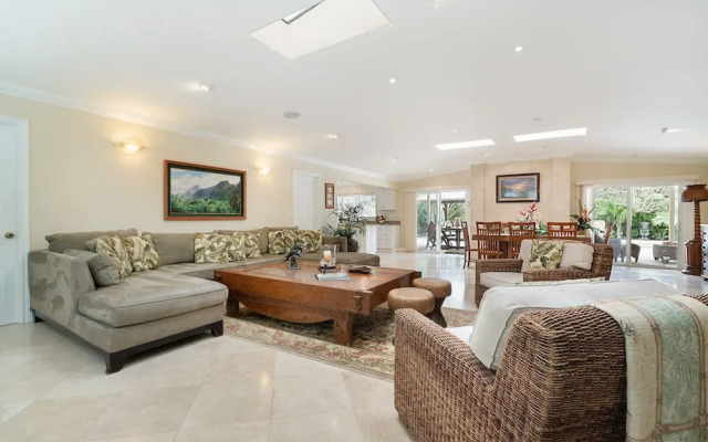 Kailua Beachside 4 Bedroom Home by RedAwning
