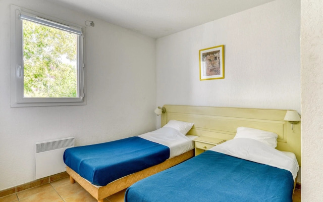 Home for 4 With Private Parking