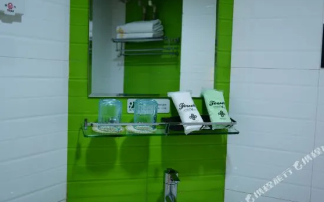 9Jiu Holiday Inn