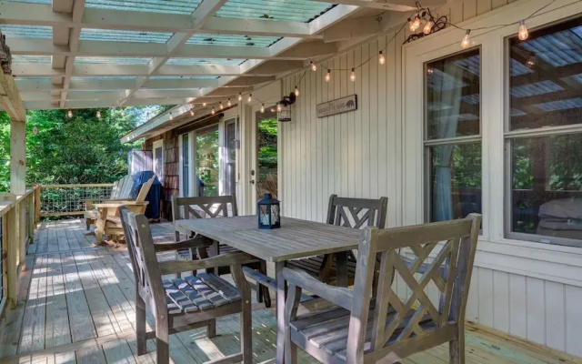 Mountain Laurel Tree House