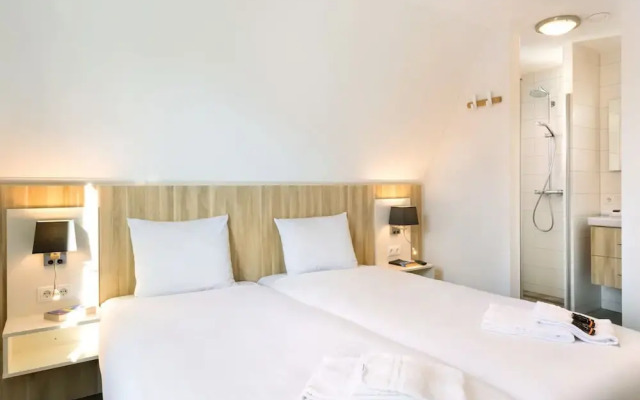 Luxurious, Stately Villa With Patio Heater, in a Holiday Park 1km From the Beach