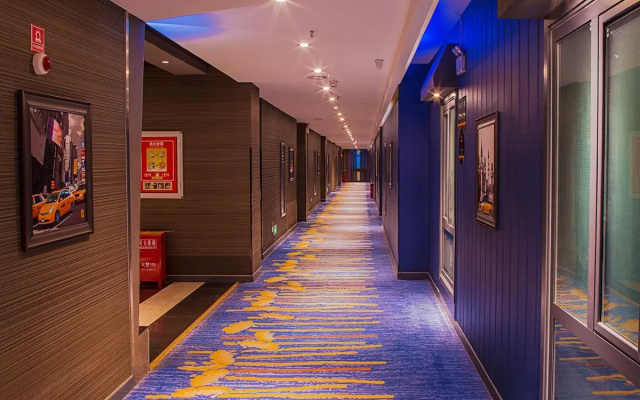 Super 8 Kuerle Shihua Avenue