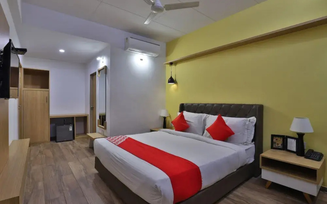 OYO 29305 Hotel Sanskruti Inn