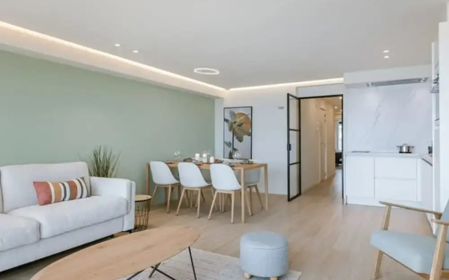 Pleasant Apartment With Frontal sea View
