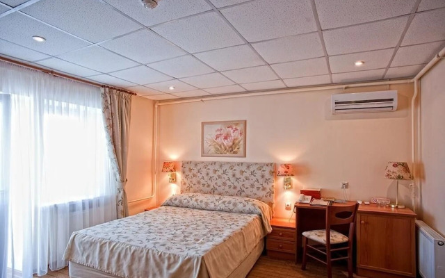 Imperial Village Hotel Rozhdestvenskii