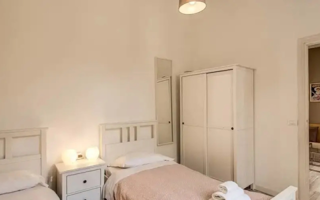 Colosseo 2 Bedroom Walking Distance