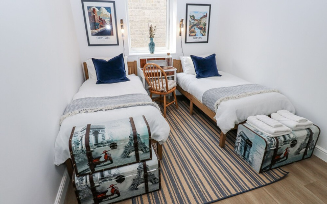 Canal View Apartment