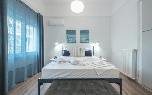 Cloudkeys Spacious Family Home in Thisio