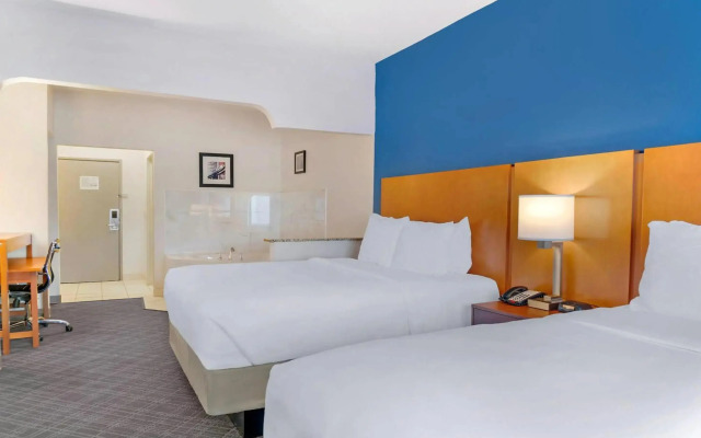Comfort Suites Auburn Hills-Detroit