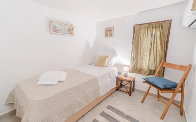 Seafront House in Andros Town with Sunrise & Ocean Views